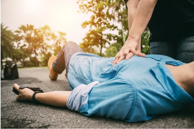 保健品能预防心肌梗死？心脏不舒服休息一下就行？这些关于心脏的误区别再信了